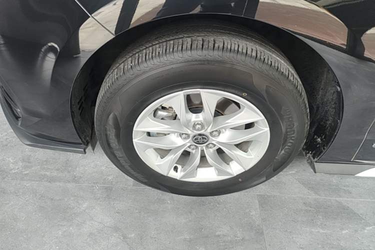 Used Toyota Granvia 2024 2.5L Hybrid Comfort Edition Left Front Wheel Hub