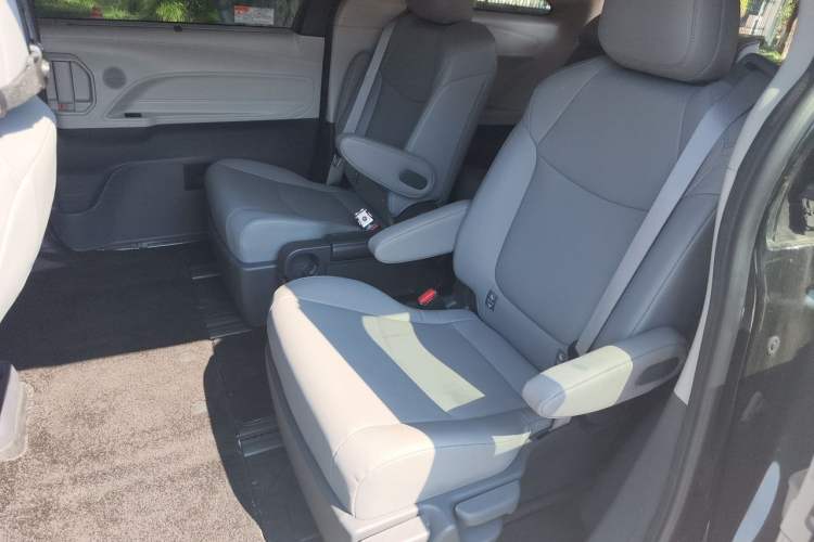 Used Toyota Granvia 2024 2.5L Hybrid Comfort Edition Left Rear Seat