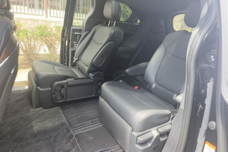 Used Toyota Granvia 2024 2.5L Hybrid Prestige PLUS Four-Wheel Drive Version Left Rear Seat
