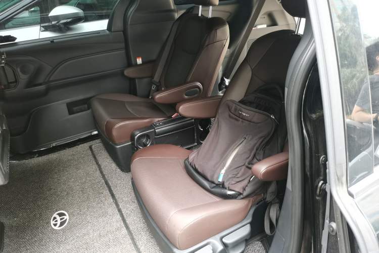 Used Toyota Granvia 2024 2.5L Hybrid Prestige PLUS Four-Wheel Drive Version Left Rear Seat