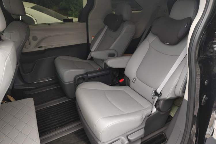 Used Toyota Granvia 2024 2.5L Hybrid Comfort Edition Left Rear Seat