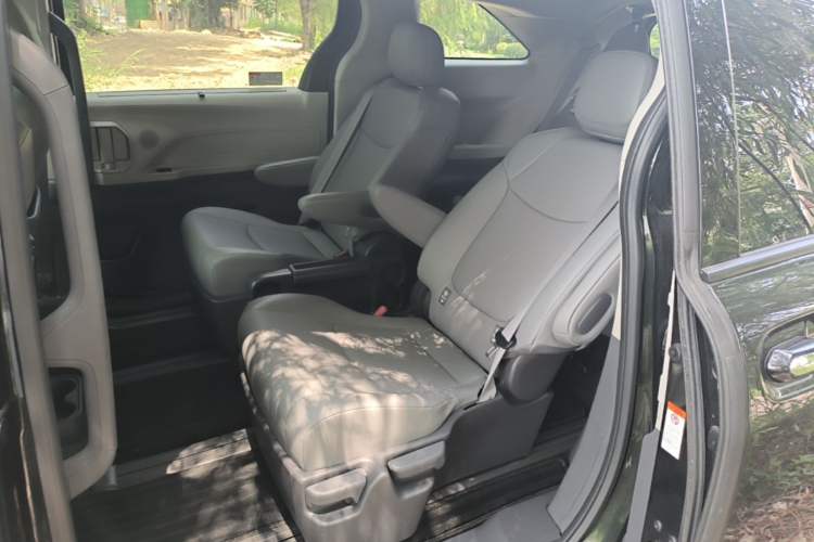 Used Toyota Granvia 2024 2.5L Hybrid Comfort Edition Left Rear Seat