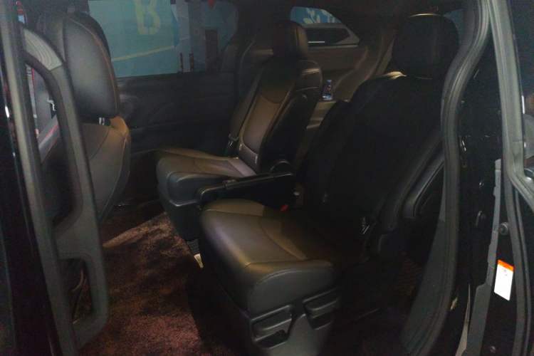 Used Toyota Granvia 2024 2.5L Hybrid Prestige PLUS Four-Wheel Drive Version Left Rear Seat
