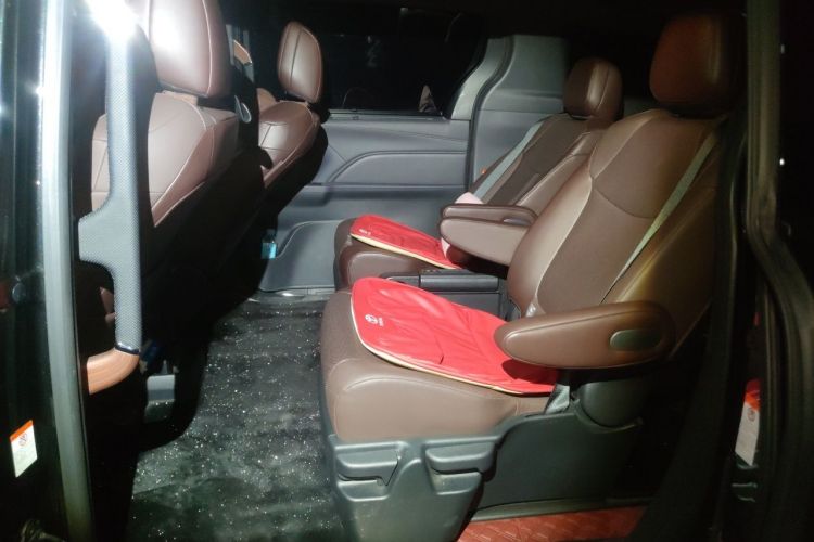 Used Toyota Granvia 2024 2.5L Hybrid Prestige PLUS Four-Wheel Drive Version Left Rear Seat