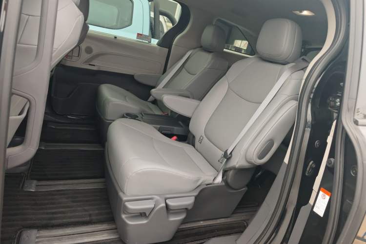 Used Toyota Granvia 2024 2.5L Hybrid Comfort Edition Left Rear Seat