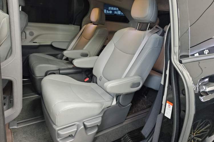 Used Toyota Granvia 2024 2.5L Hybrid Comfort Edition Left Rear Seat