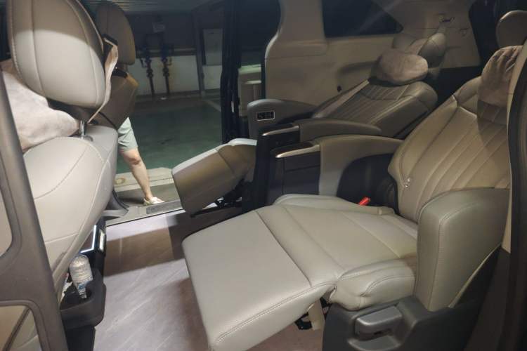 Used Toyota Granvia 2024 2.5L Hybrid Comfort Edition Left Rear Seat