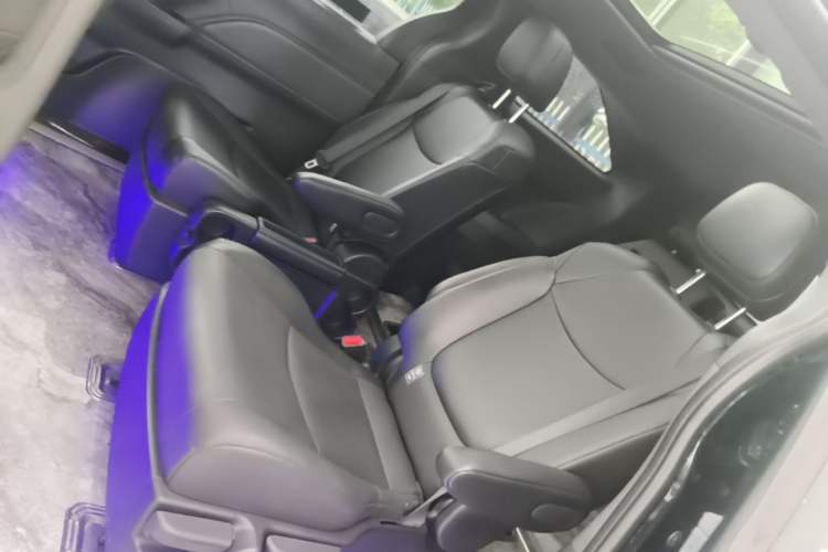 Used Toyota Granvia 2024 2.5L Hybrid Luxury Edition Left Rear Seat