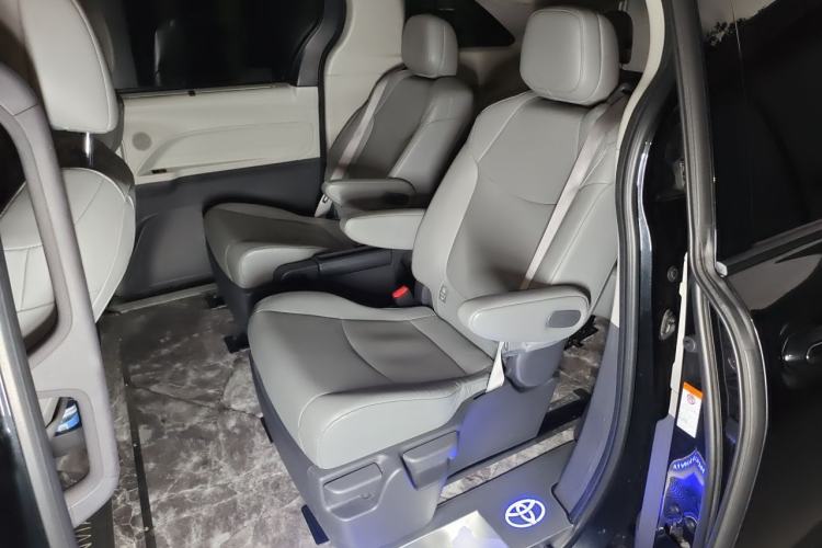 Used Toyota Granvia 2024 2.5L Hybrid Comfort Edition Left Rear Seat