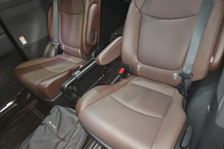 Used Toyota Granvia 2024 2.5L Hybrid Prestige PLUS Four-Wheel Drive Version Left Rear Seat