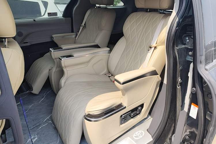 Used Toyota Granvia 2024 2.5L Hybrid Comfort Edition Left Rear Seat