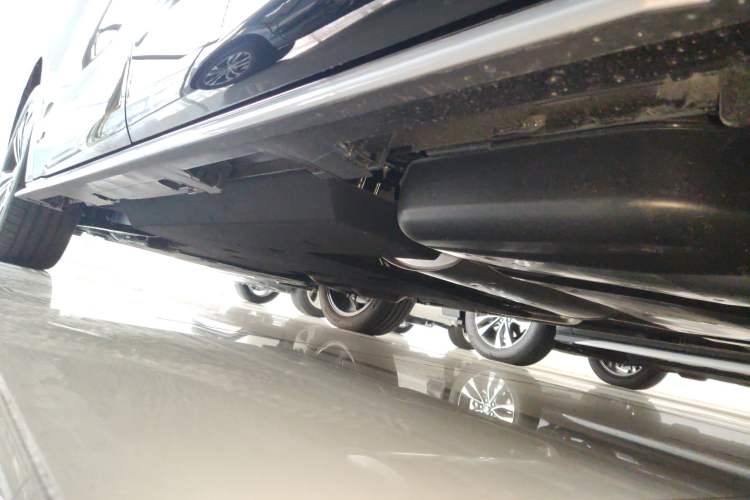Used Toyota Granvia 2024 2.5L Hybrid Prestige PLUS Edition Left Side Sill
