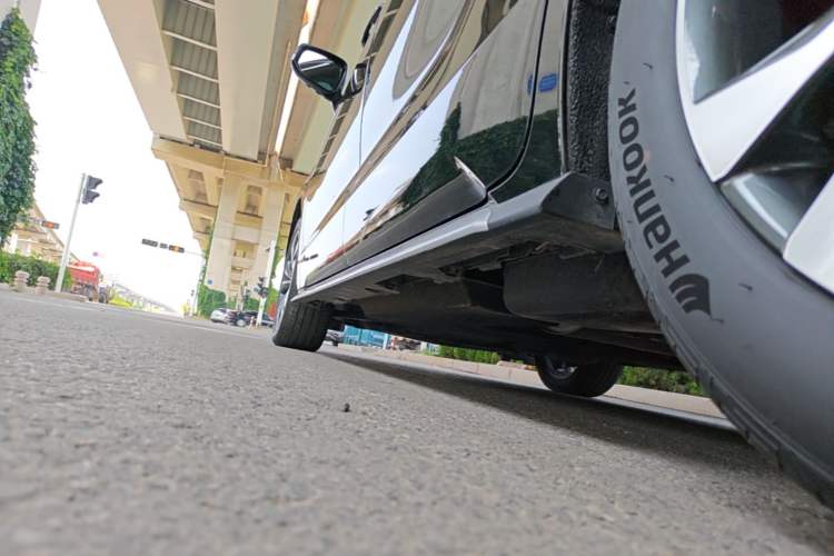 Used Toyota Granvia 2024 2.5L Hybrid Prestige PLUS Edition Left Side Sill