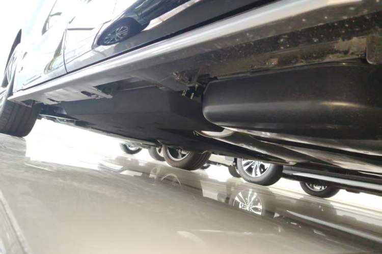 Used Toyota Granvia 2024 2.5L Hybrid Prestige PLUS Edition Left Side Sill
