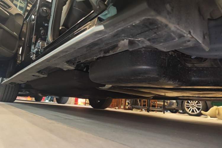 Used Toyota Granvia 2024 2.5L Hybrid Luxury Edition Left Side Sill