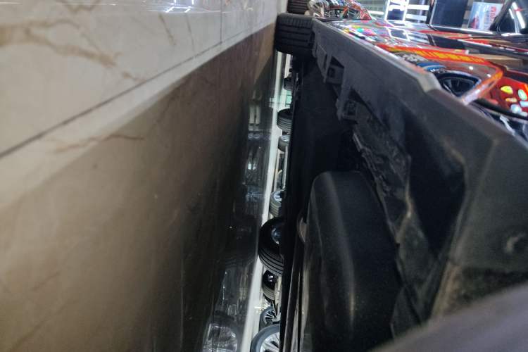 Used Toyota Granvia 2024 2.5L Hybrid Prestige PLUS Edition Left Side Sill