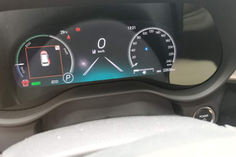 Used Toyota Granvia 2024 2.5L Hybrid Prestige PLUS Four-Wheel Drive Version Odometer Close Up