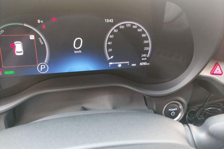 Used Toyota Granvia 2024 2.5L Hybrid Prestige PLUS Four-Wheel Drive Version Odometer Close Up