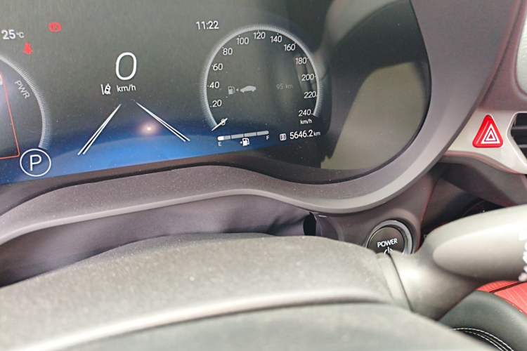 Used Toyota Granvia 2024 2.5L Hybrid Prestige PLUS Edition Odometer Close Up
