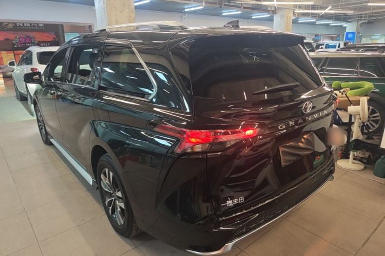 Used Toyota Granvia 2024 2.5L Hybrid Luxury Edition Rear Left 45 Deg