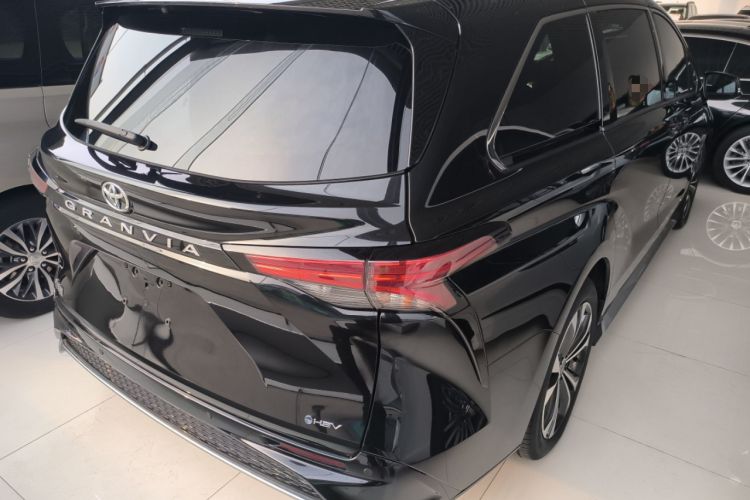 Used Toyota Granvia 2024 2.5L Hybrid Prestige PLUS Edition Rear Right 45 Deg