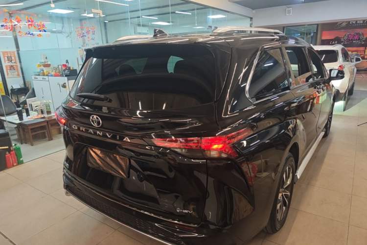 Used Toyota Granvia 2024 2.5L Hybrid Luxury Edition Rear Right 45 Deg