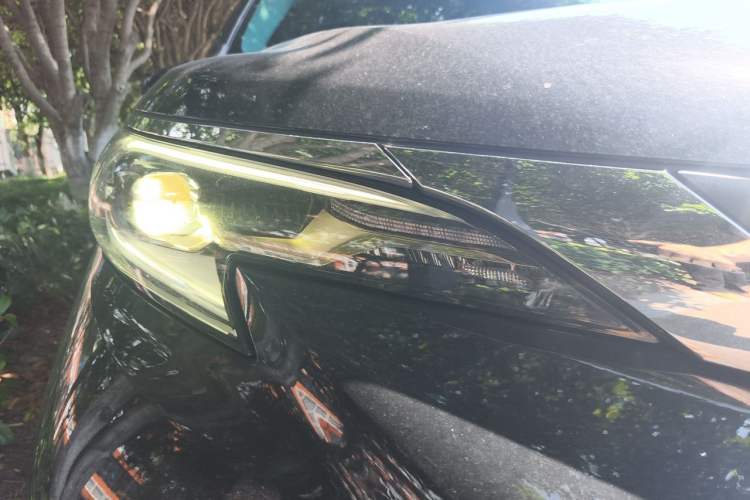 Used Toyota Granvia 2024 2.5L Hybrid Comfort Edition Right Front Headlight