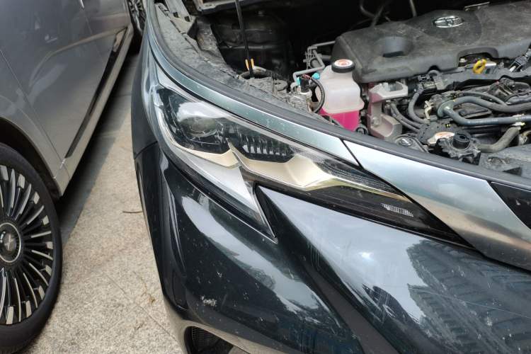 Used Toyota Granvia 2024 2.5L Hybrid Prestige PLUS Four-Wheel Drive Version Right Front Headlight
