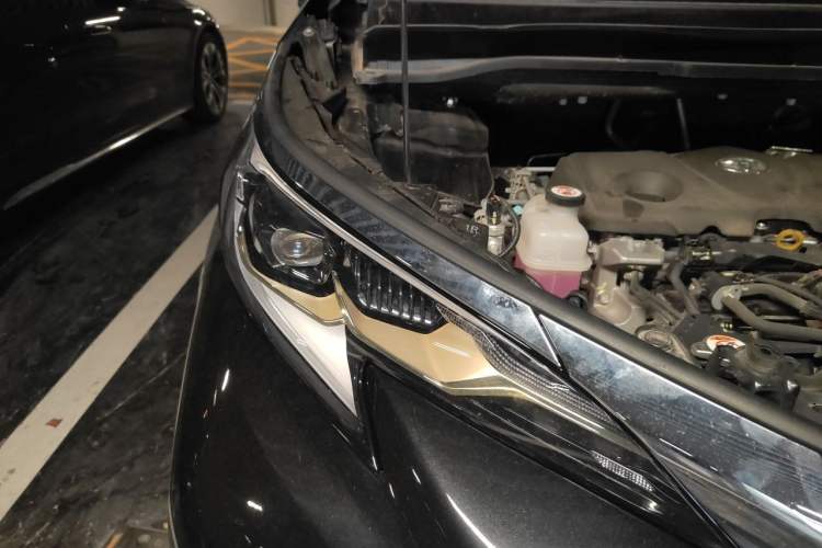 Used Toyota Granvia 2024 2.5L Hybrid Comfort Edition Right Front Headlight