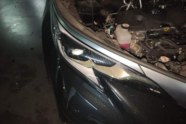 Used Toyota Granvia 2024 2.5L Hybrid Prestige PLUS Four-Wheel Drive Version Right Front Headlight