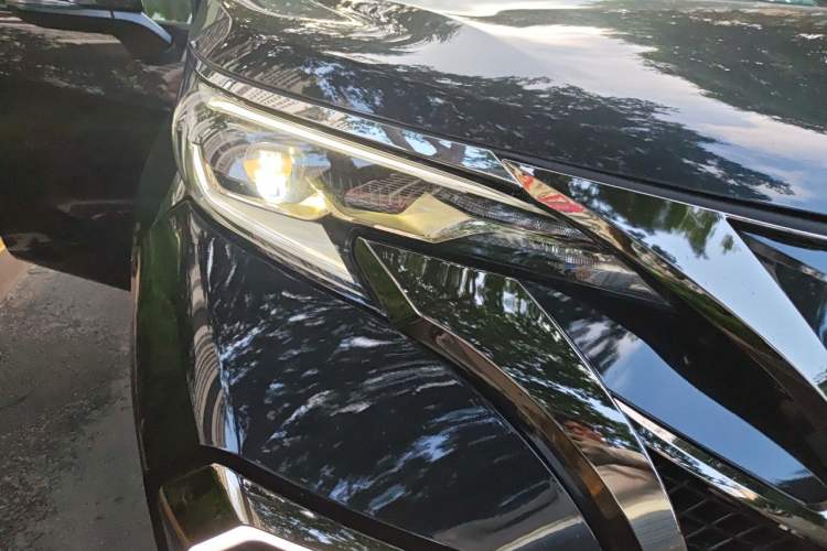 Used Toyota Granvia 2024 2.5L Hybrid Comfort Edition Right Front Headlight
