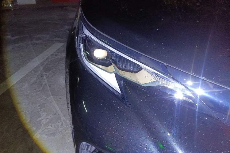 Used Toyota Granvia 2024 2.5L Hybrid Comfort Edition Right Front Headlight