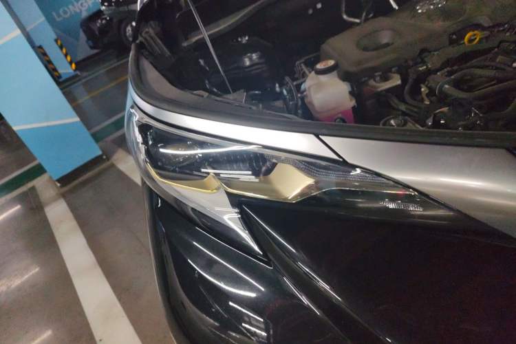 Used Toyota Granvia 2024 2.5L Hybrid Prestige PLUS Four-Wheel Drive Version Right Front Headlight