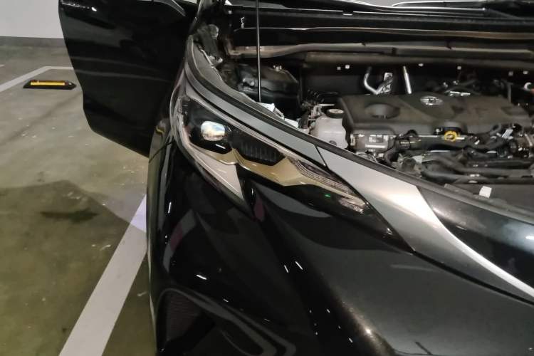Used Toyota Granvia 2024 2.5L Hybrid Prestige PLUS Four-Wheel Drive Version Right Front Headlight