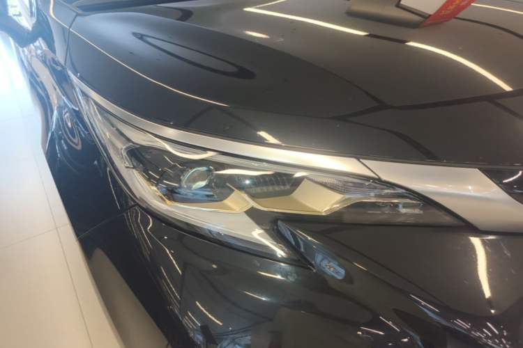 Used Toyota Granvia 2024 2.5L Hybrid Luxury Edition Right Front Headlight
