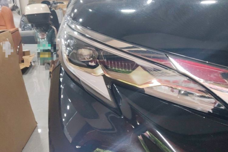 Used Toyota Granvia 2024 2.5L Hybrid Comfort Edition Right Front Headlight