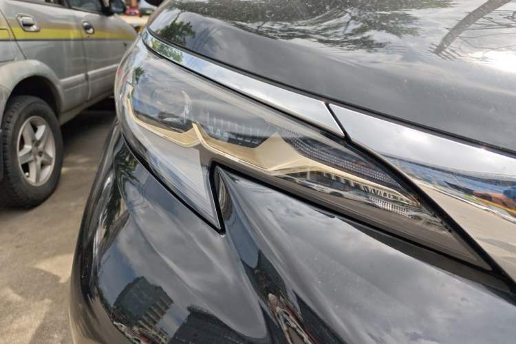 Used Toyota Granvia 2024 2.5L Hybrid Comfort Edition Right Front Headlight