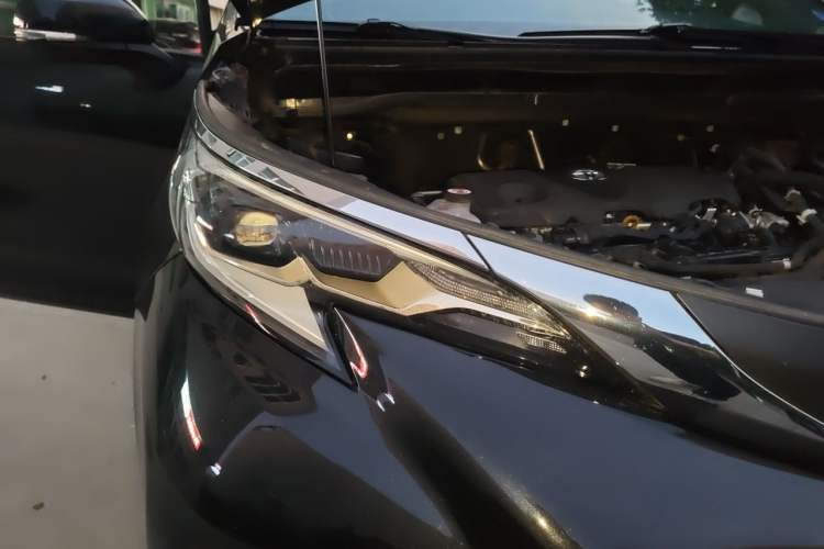 Used Toyota Granvia 2024 2.5L Hybrid Comfort Edition Right Front Headlight