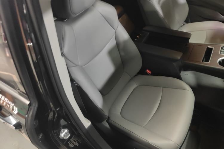 Used Toyota Granvia 2024 2.5L Hybrid Comfort Edition Right Front Seat
