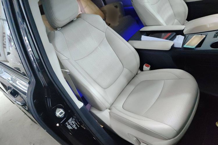 Used Toyota Granvia 2024 2.5L Hybrid Prestige ULTRA Edition Right Front Seat