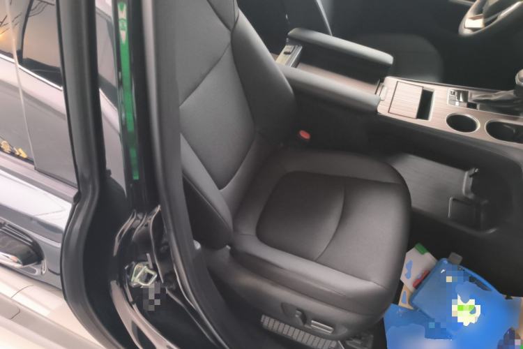 Used Toyota Granvia 2024 2.5L Hybrid Prestige PLUS Edition Right Front Seat