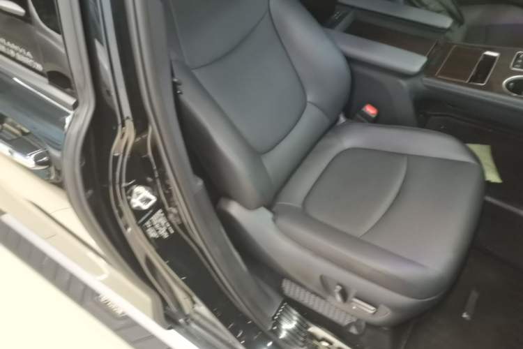 Used Toyota Granvia 2024 2.5L Hybrid Prestige PLUS Edition Right Front Seat