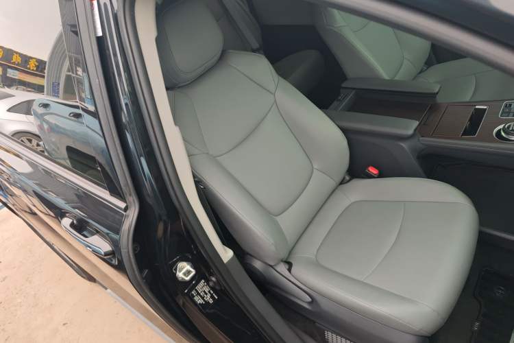 Used Toyota Granvia 2024 2.5L Hybrid Comfort Edition Right Front Seat