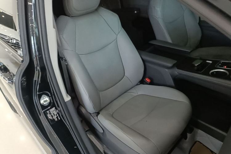 Used Toyota Granvia 2024 2.5L Hybrid Comfort Edition Right Front Seat