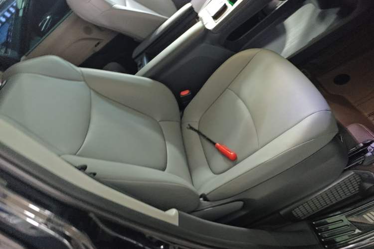 Used Toyota Granvia 2024 2.5L Hybrid Comfort Edition Right Front Seat