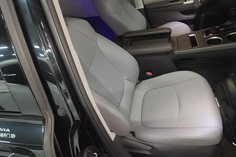 Used Toyota Granvia 2024 2.5L Hybrid Comfort Edition Right Front Seat