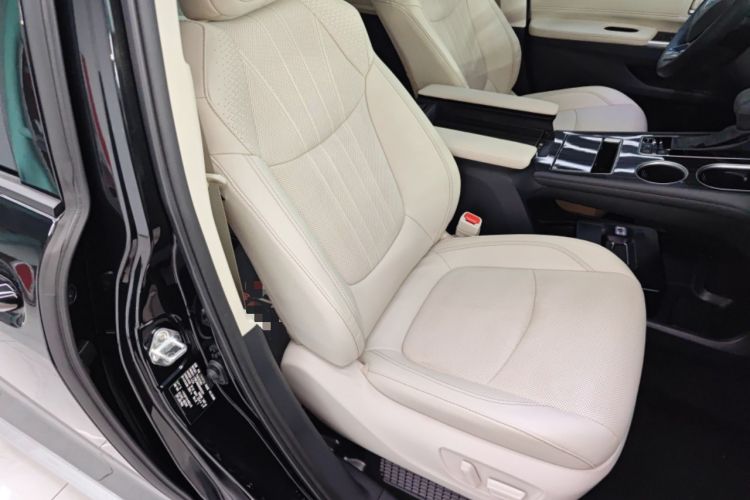 Used Toyota Granvia 2024 2.5L Hybrid Prestige ULTRA Edition Right Front Seat