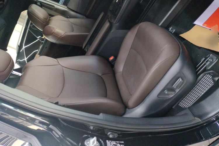 Used Toyota Granvia 2024 2.5L Hybrid Prestige PLUS Four-Wheel Drive Version Right Front Seat