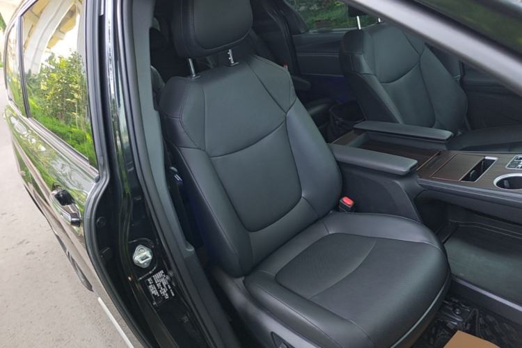 Used Toyota Granvia 2024 2.5L Hybrid Prestige PLUS Edition Right Front Seat