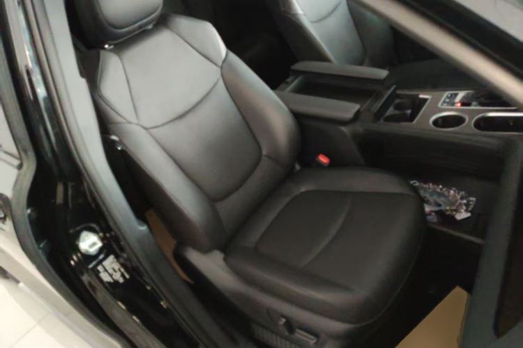 Used Toyota Granvia 2024 2.5L Hybrid Prestige PLUS Edition Right Front Seat